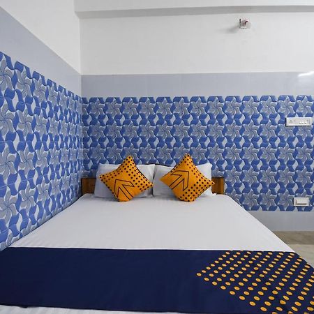 OYO 73902 Vyttila Residency Hotel Kochi Exterior foto