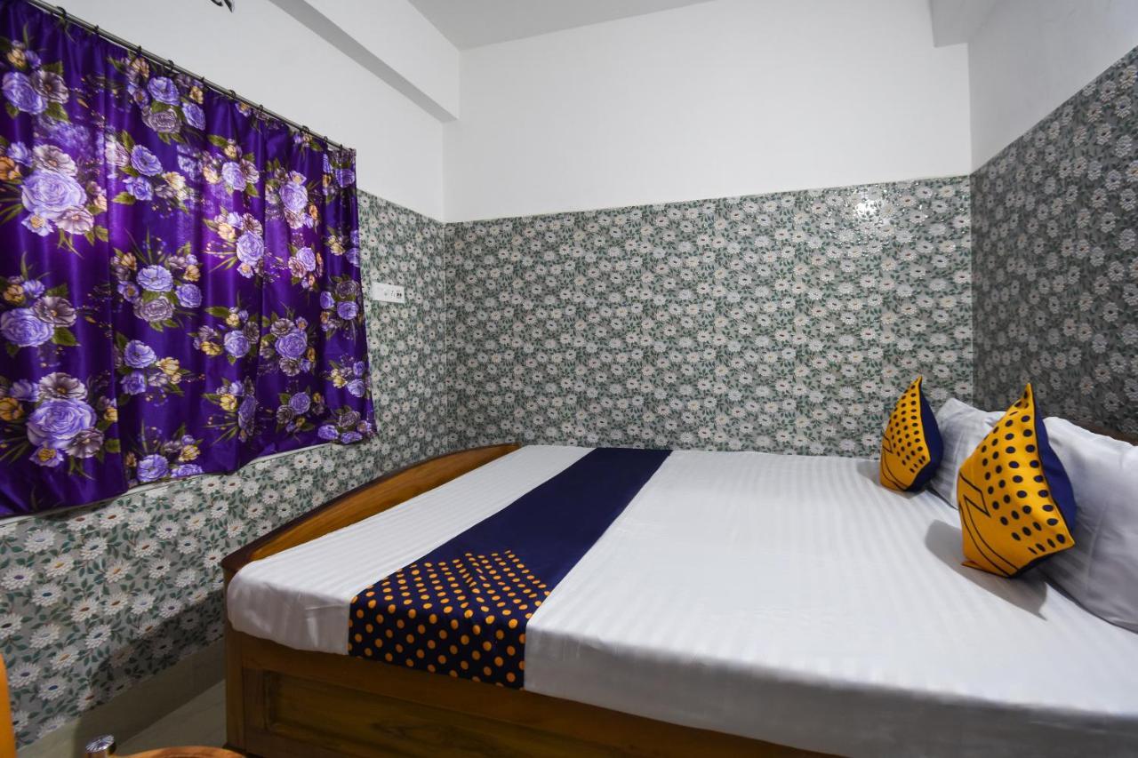 OYO 73902 Vyttila Residency Hotel Kochi Exterior foto